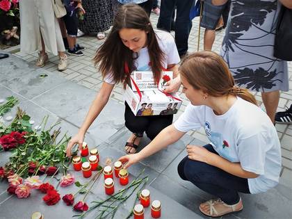 «Волонтеры Победы» возлагают лампадки к Обелиску Славы
