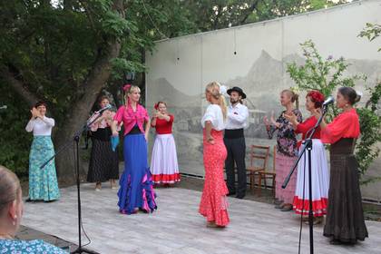 Испанский танец «Севильяна» исполняет ансамбль «Аликанте» 