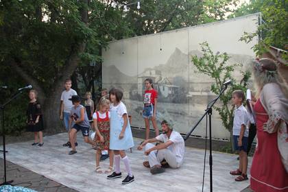 Детская группа с успехом участвовала в пародийных номерах «Обормотника» 