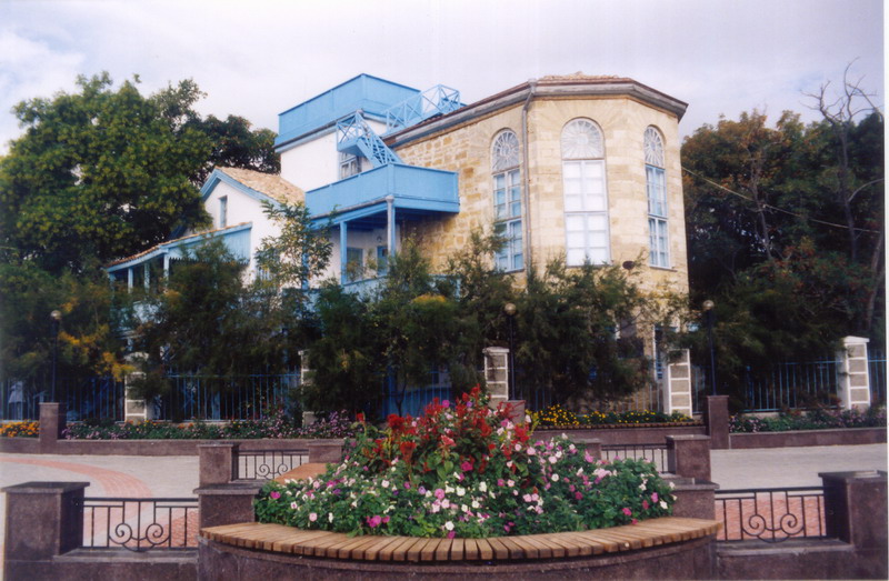 Фасад Дома-музея Волошина
