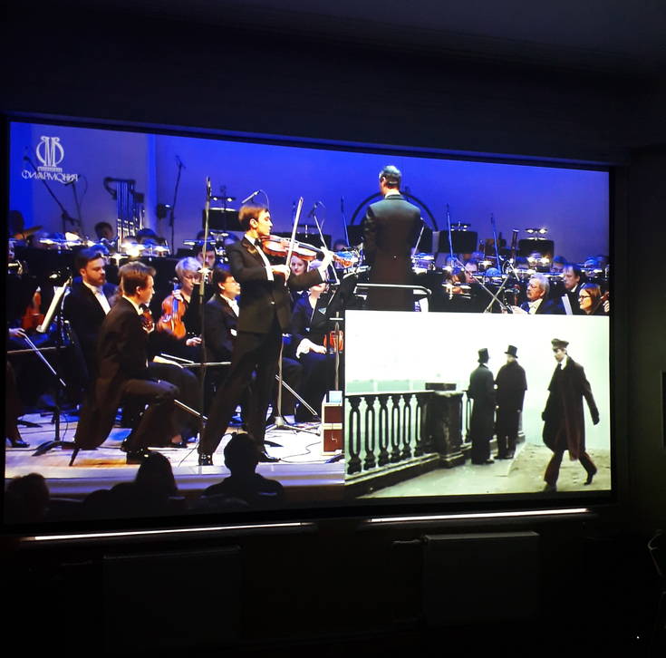 В День российского кино в Литературно-художественном музее состоялась  трансляция видеозаписи концерта «Музыка нашего кино» из концертного зала имени П.И. Чайковского