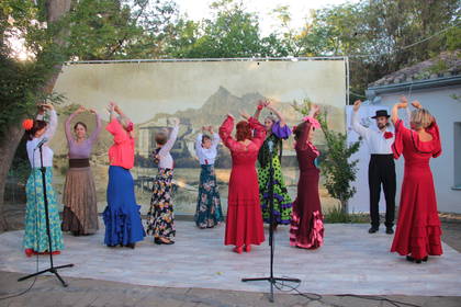 Ансамбль «Аликанте» исполняет танец «Севильяна» 