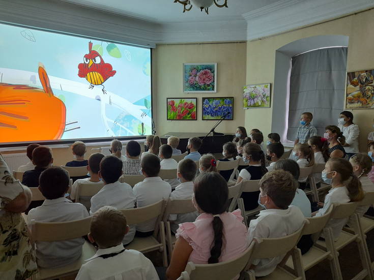 Большим подарком для мальчишек и девчонок стал  просмотр эксклюзивных детских мультфильмов Суздальского анимационного фестиваля в виртуальном концертном зале Литературно-художественного музея