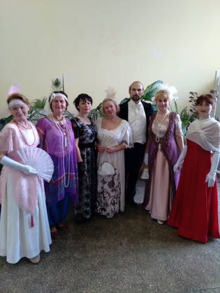 Представители Феодосийского клуба исторического бального танца «Падеграс» на Севастопольском бале в стиле модерн