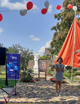 Алёна Якушева с песней «Вернись мечта» в Литературно-художественном музее на празднике Алого паруса