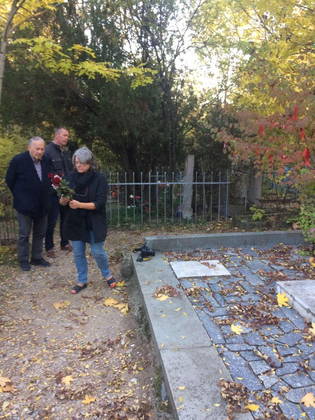 На могиле Александра Степановича Грина