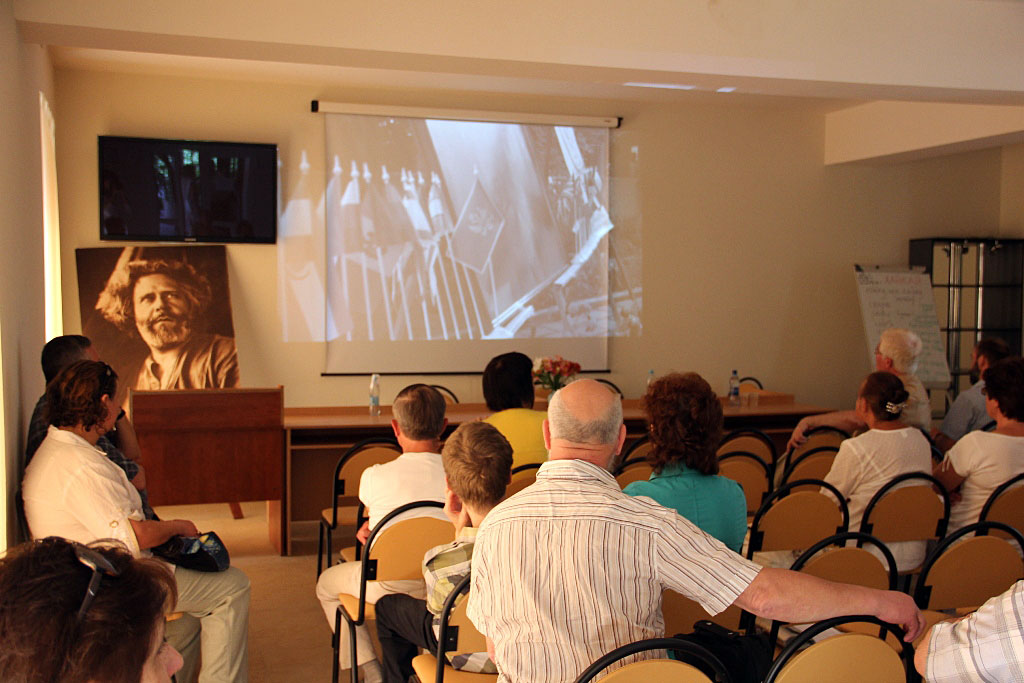 Заседания в Международный день музеев открылись показом поразительного фильма Дзиги Ветрова "Одиннадцатый", восстановленного центром А. Довженко.