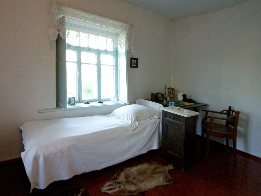 Мемориальная комната в доме-музее А. С. Грина в Старом Крыму