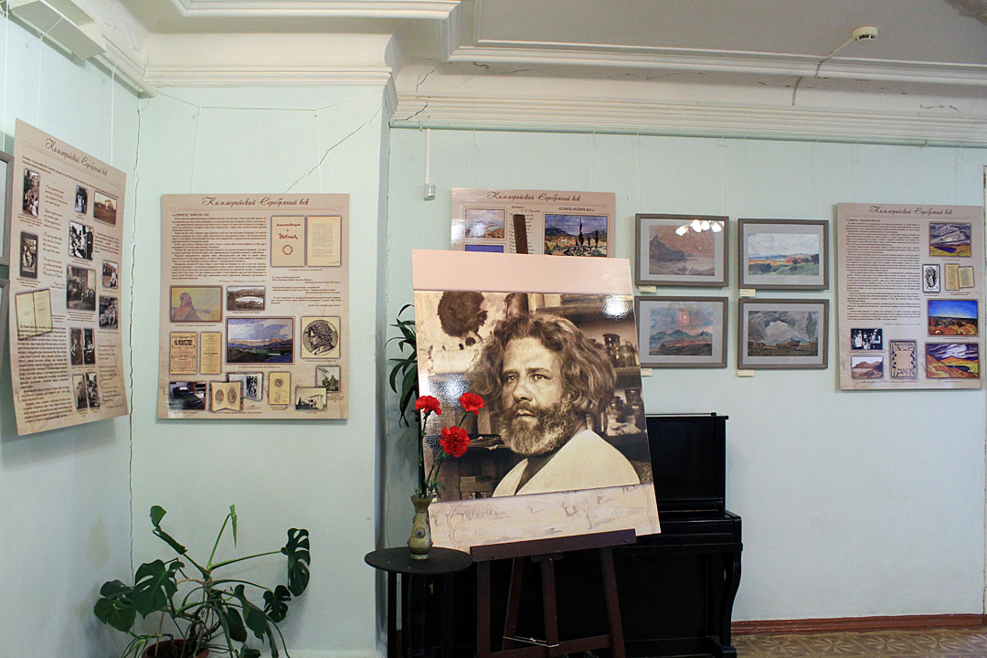 Фрагмент экспозиции в Таганрогском художественном музее.