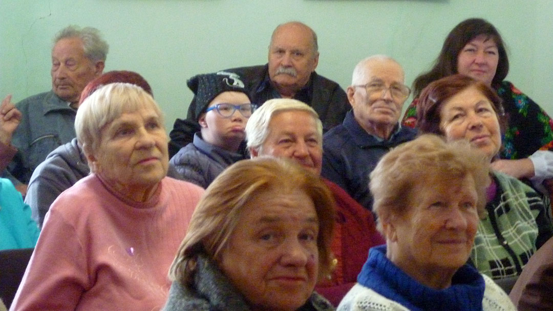 Благодарные зрители во время программы "Творим добро", посвящённой Дню пожилого человека, в Литературно-художественном музее г.Старый Крым.