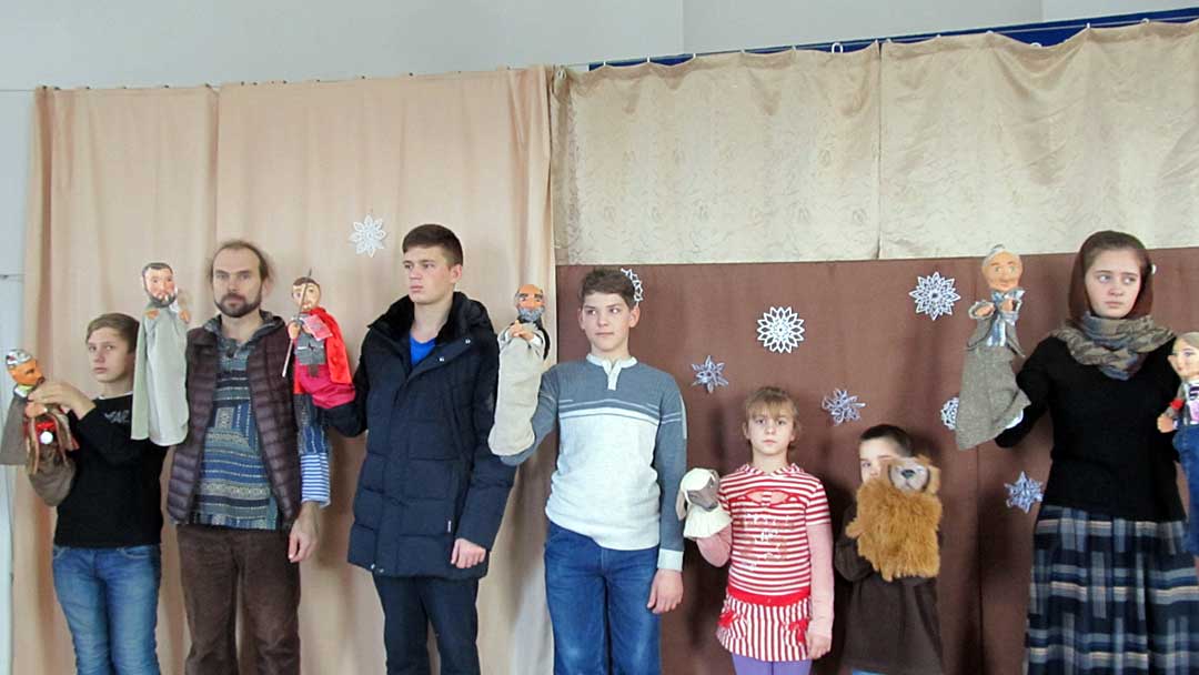 Спектакль был представлен театром кукол, подготовленным воспитанниками воскресной школы и научными сотрудниками Дома-музея М. А. Волошина.
