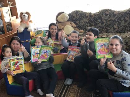 Сотрудники Дома-музея К. Г. Паустовского подарили детям книги для чтения и книги-раскраски.