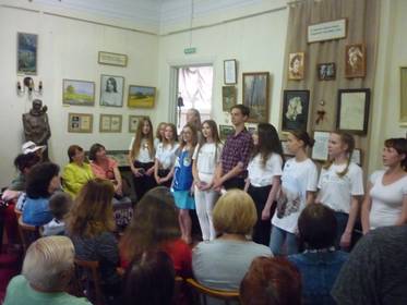 Учащиеся старокрымских школ, участники молодёжного движения «Волонтёры Победы»,  во время проведения акции «Ночь музеев»