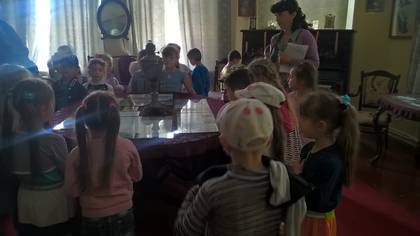 Участники образовательной программы «Мы входим в мир прекрасного» сделали первые шаги в мир искусства в Литературно-художественном музее города Старый Крым