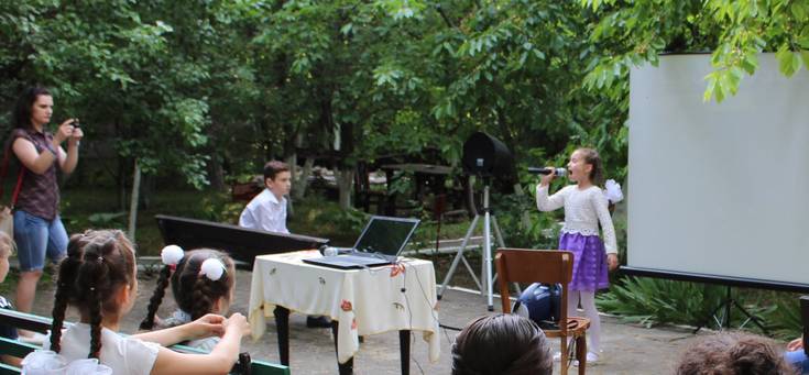 Поэзоконцерт, посвящённый Дню России, был проведён силами учащихся Старокрымского УВК № 1 «Школа-гимназия»