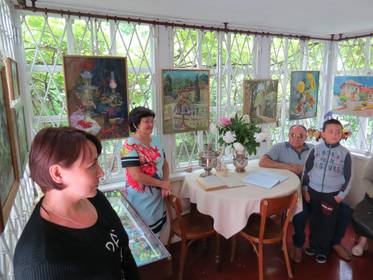 На выставке представлены живописные и графические работы крымских художников В. Коркишко и О. Лишаевой