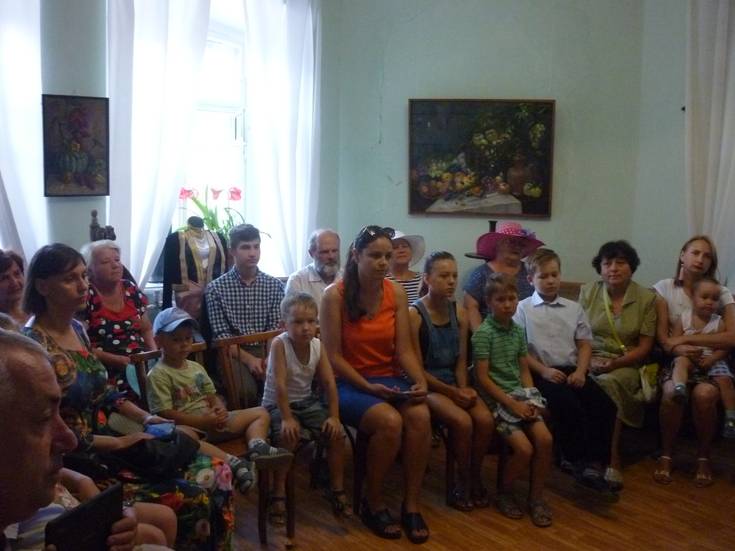 Гости на празднике «Семья-опора счастья» в Литературно-художественном музее