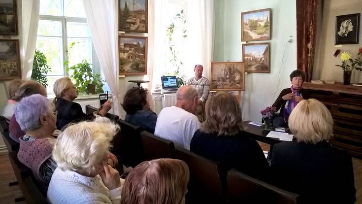 Слушатели на вечере «Ты рядом – и всё прекрасно», посвящённом дню рождения Алексея Каплера, в Литературно-художественном музее города Старый Крым