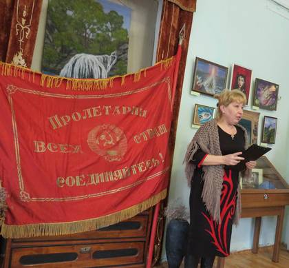 Специалист по социальной работе Оксана Прима в рамках часа патриотизма, посвящённого Дню защитника Отечества