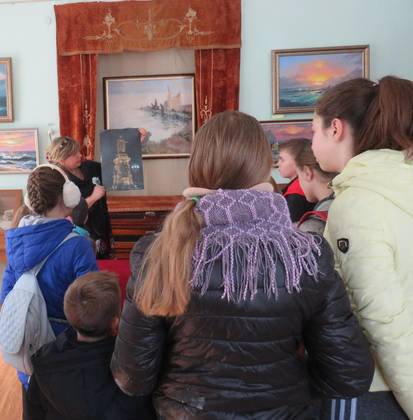 Учащиеся в Литературно-художественном музее на лекции «Екатерина Великая в Крыму»