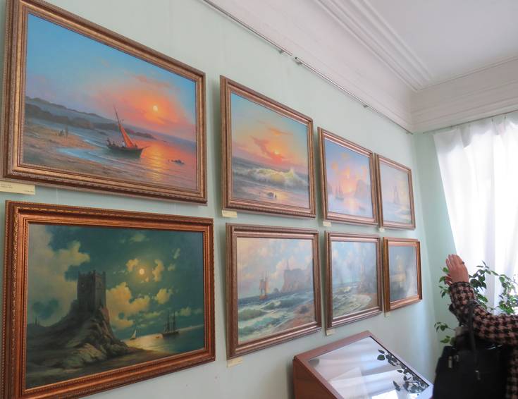 Работы художников объединены одной темой «Море» и дают возможность наслаждаться его красотой на выставке «Легкость крымского пленэра» 