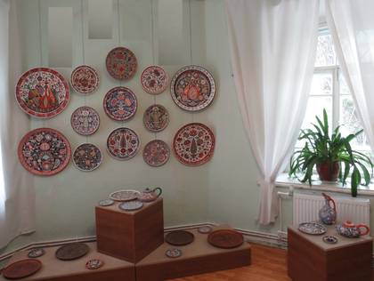 Выставка работ Эдема Ганиева «Гончарный круг Солхата» в Литературно-художественном музее