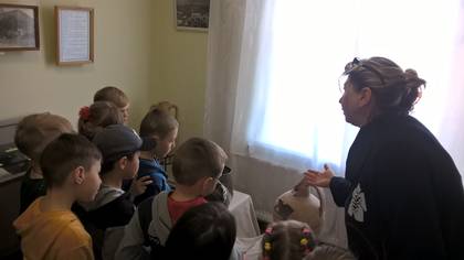 Дошкольники знакомятся с экспонатами в Литературно-художественном музее города Старый Крым на занятии «Мир музея»