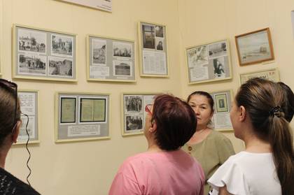 Участникам акции было предложено угадать место, изображённое на фотографии середины прошлого века и определить, что сейчас там находится