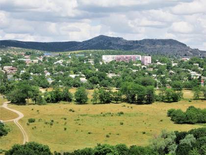 Вид на город и гору Агармыш с места, где установлен памятник крымским партизанам