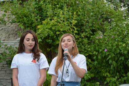 В исполнении юных волонтёров музея и сотрудников музея звучат поэтические строки Александра Грина