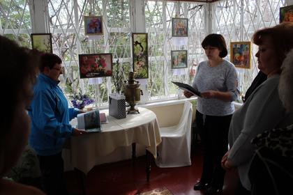 В рамках мероприятия состоялась презентация выставки работ декоративно-прикладного искусства старокрымчанки Натальи Кишко «Все женщины похожи на цветы»