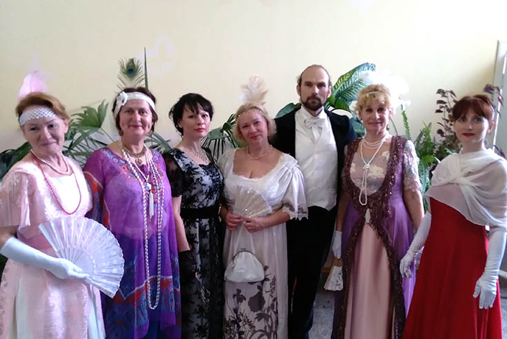 Представители Феодосийского клуба исторического бального танца «Падеграс» на Севастопольском бале в стиле модерн