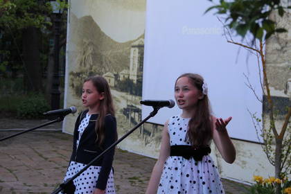 Дуэт Сестры Огневы исполняют песню «Крым» 