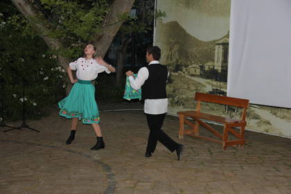 Танец «Веселый портной» исполняют Амет Асанов и Дарья Дворяшина 