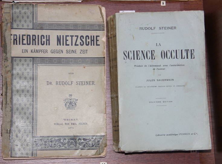 Книги Р. Штейнера «Фридрих Ницше» и «Оккультная наука» из мемориальной библиотеки М.А. Волошина