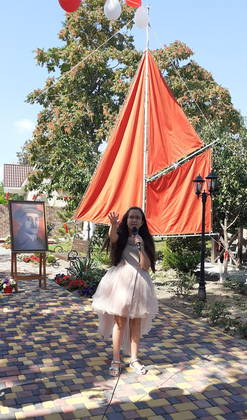 Эльпида Ильясова с песней «Волшебная мечта» в Литературно-художественном музее на празднике Алого паруса