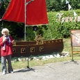 Поэт Инна Сидоренко (Феодосия) на празднике поднятия Алого паруса в Литературно-художественном музее.