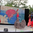 Танец 'Севильяна' исполняют сотрудники музея и актриса из Москвы Наталья Жоголева (в центре).